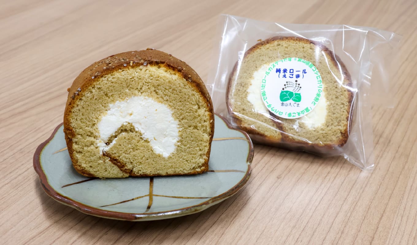 えごまパウダーを米粉ロールの生地に入れた「純米ロール・えごま」