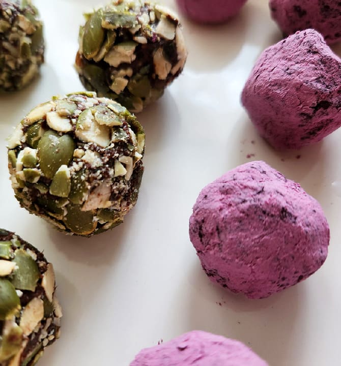 「やくぜん元氣玉」は砂糖使わず、えごまや薬膳の効果が期待される食材を生かしたお菓子。