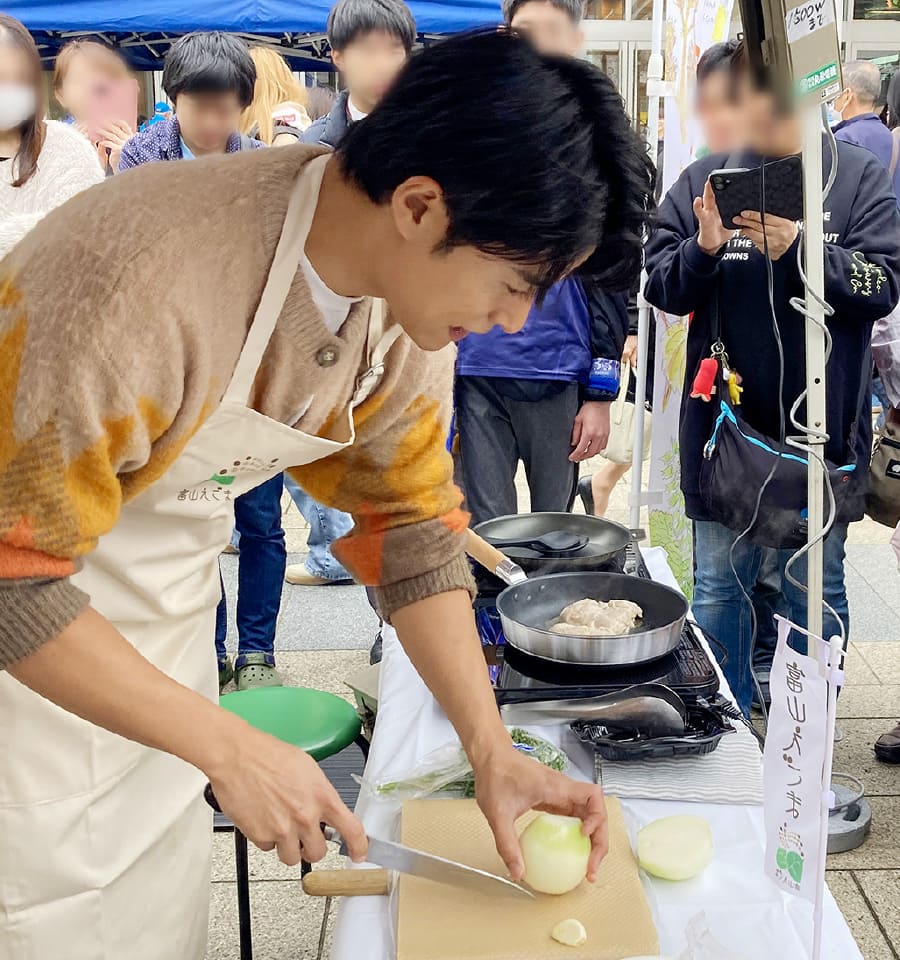 「農林水産物シン・ワンデージャックフェスタ」での調理実演。